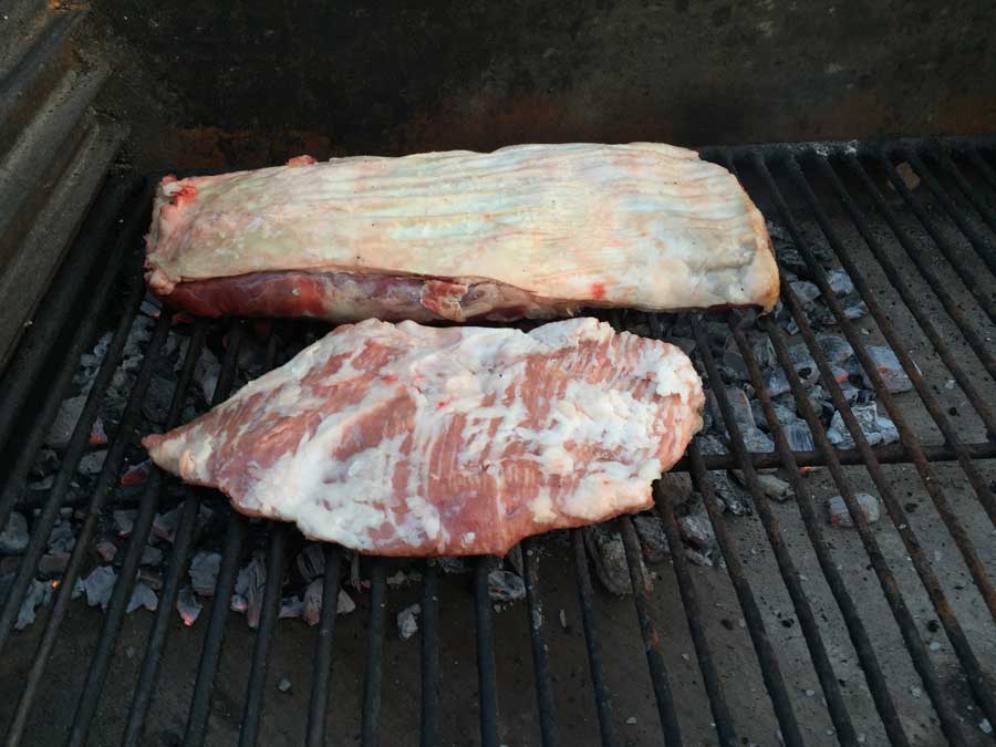 poner la carne en la parrilla